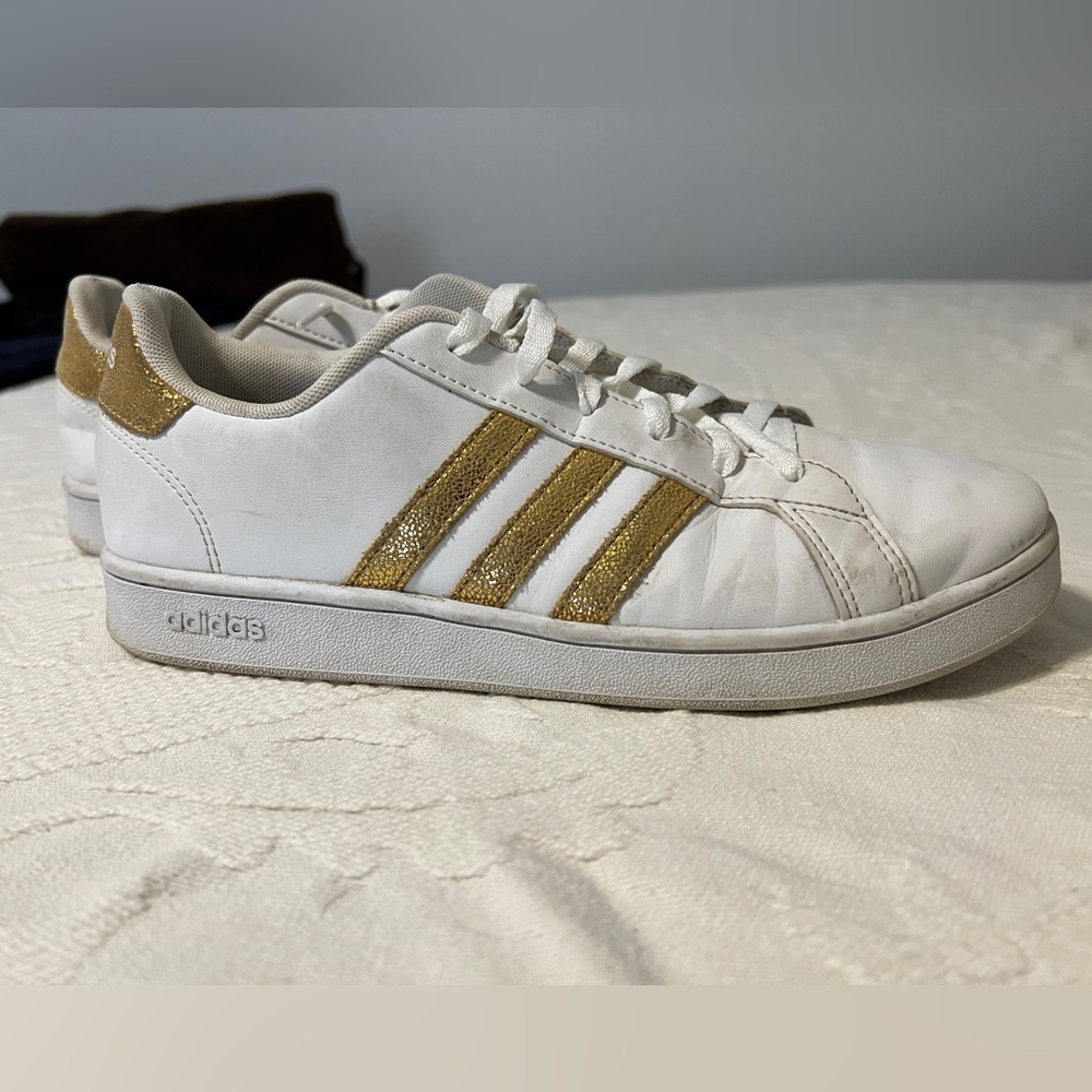 Adidas white/gold stripe tennis shoes. Size 7
